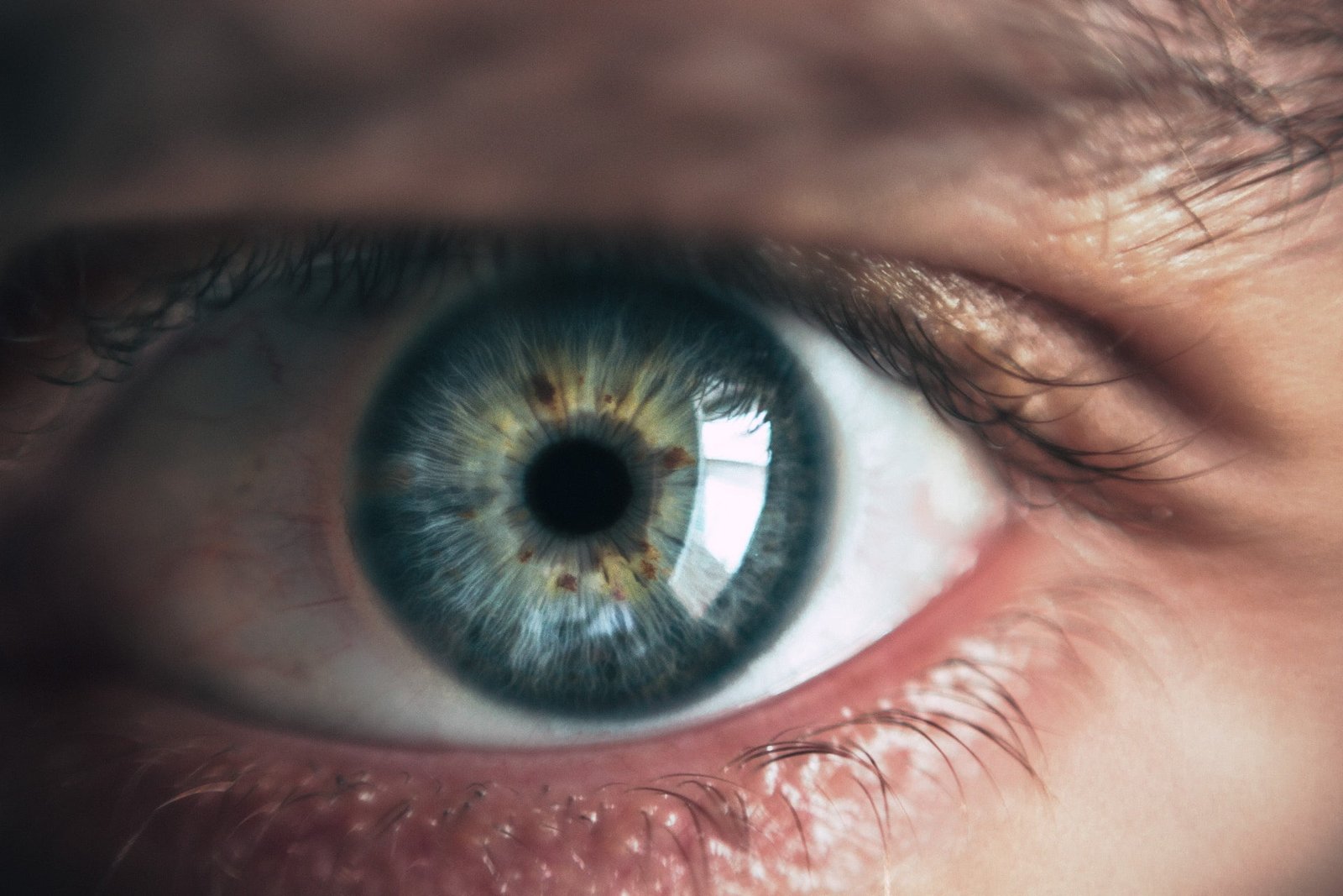 Case of the month: Sudden loss of vision in a young male lessons learnt ; a true clinical story